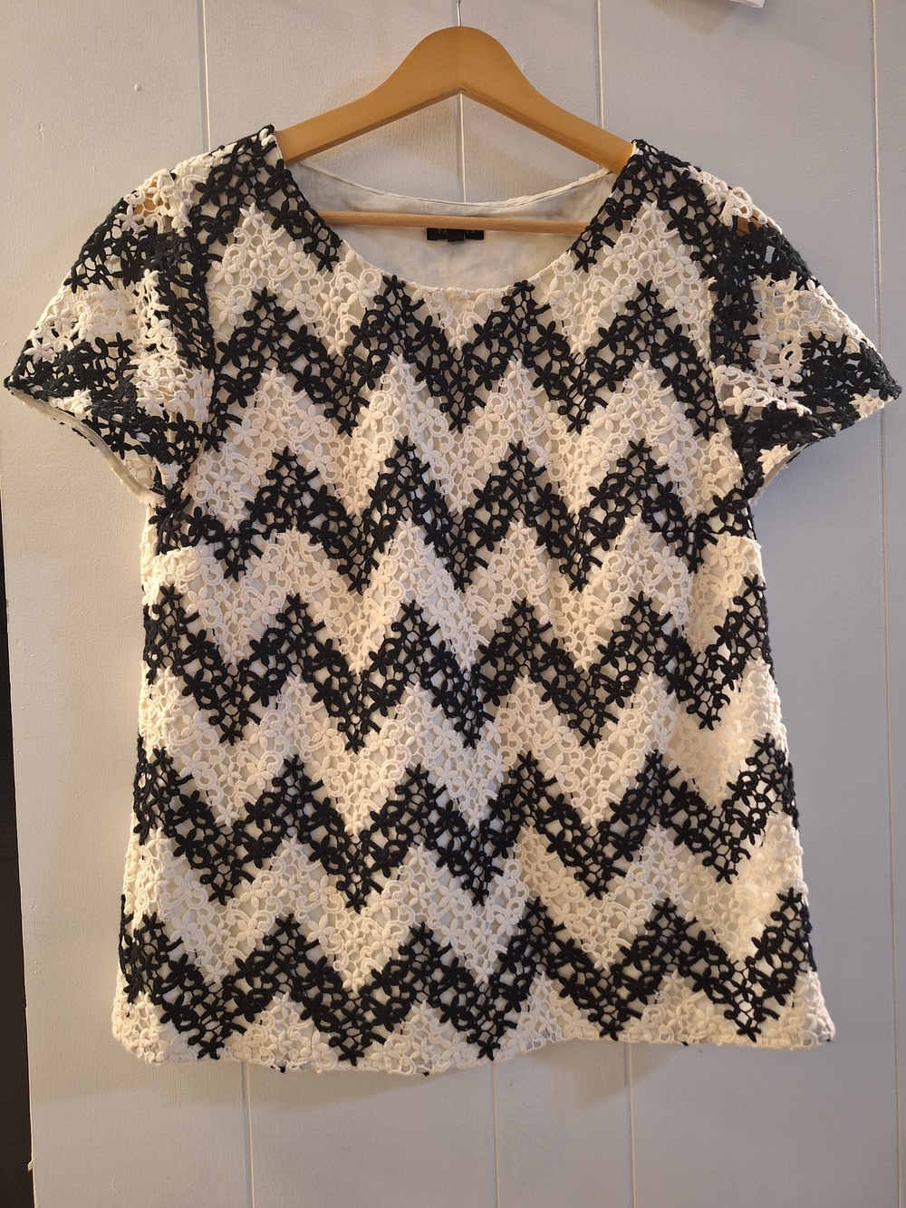 Women’s Short Sleeve Lace Top - Black and White Zigzag